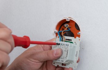 01_CARBON Raumthermostat